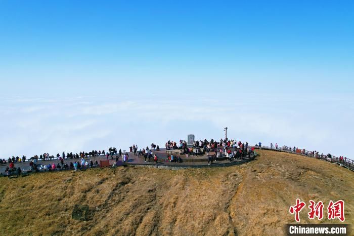 高海拔|春节假期江西武功山迎旅游客流 美景吸引民众登山游玩