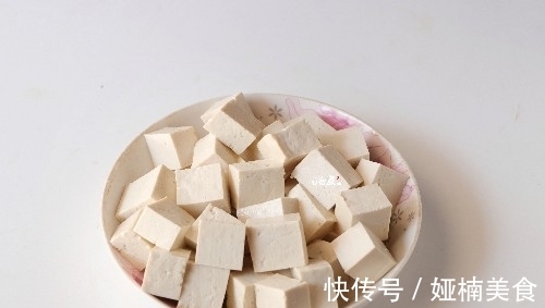 俗话说白菜豆腐保平安，两种健康食材，用此做法最好吃