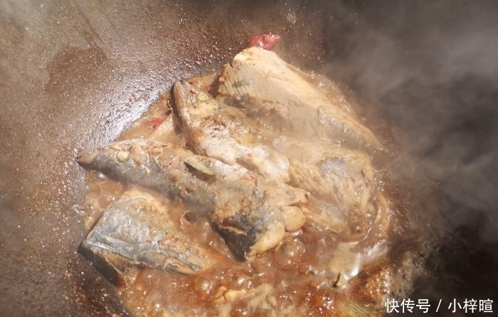 炖鱼时,加酒加醋去腥是大错特错教你最好吃做法,上桌就抢光