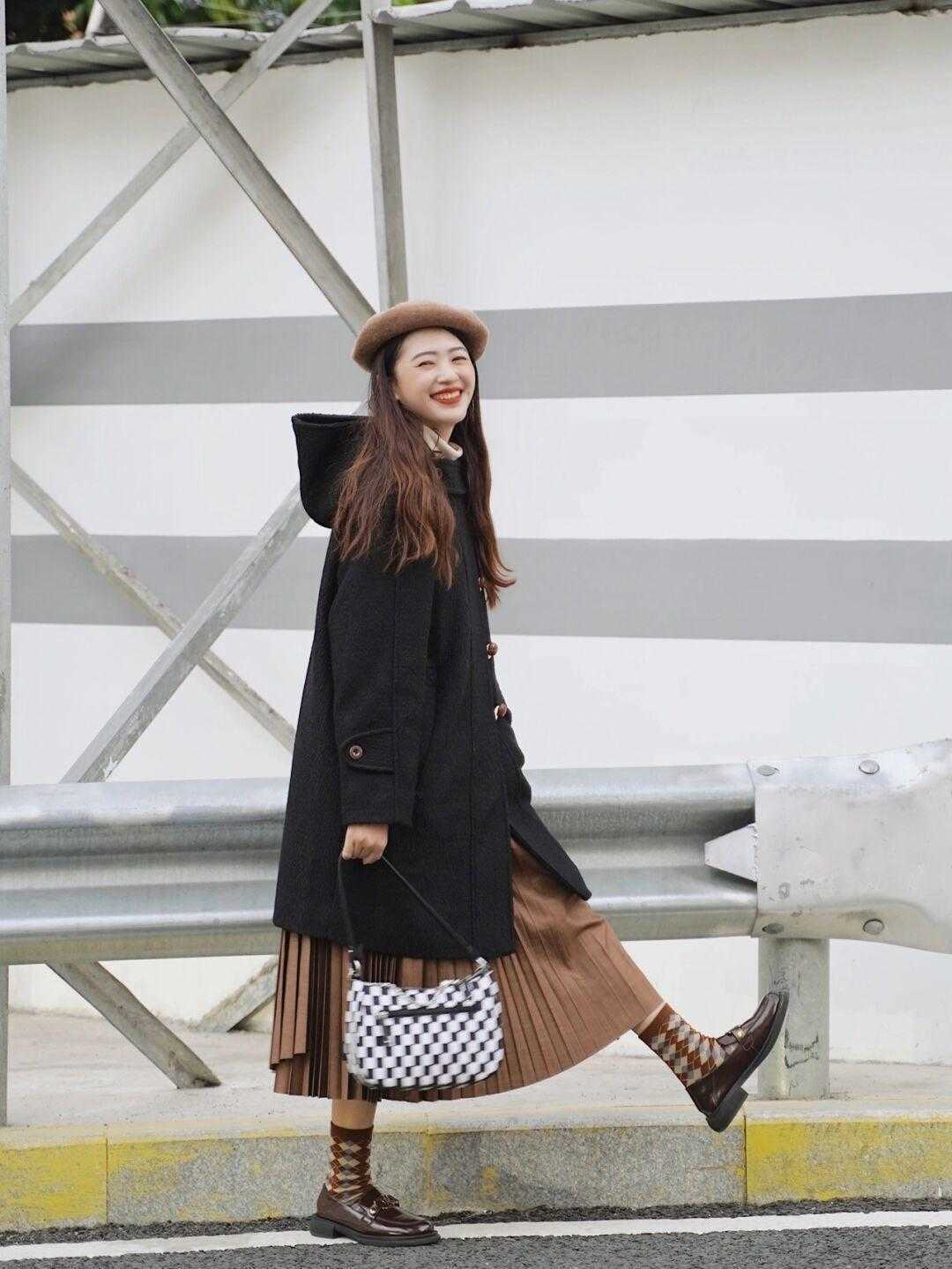 裙装|今年冬季流行“露腿”,显瘦显高还时髦,这才是女孩子该有的打扮!