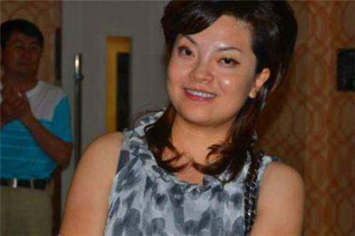 佛学$那个被称作“弥勒佛真人版”的僧人,被富婆带回去供养,现状如何