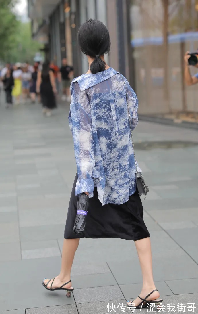 美女|街拍:长得真好看,美腿的苗条性感美女