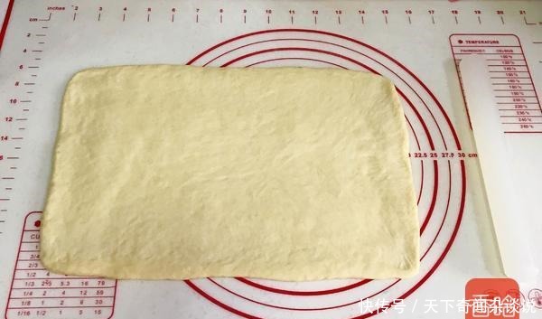 柔软到怀疑人生!一次成功的椰蓉奶棒面包,学会了不用去面包店买