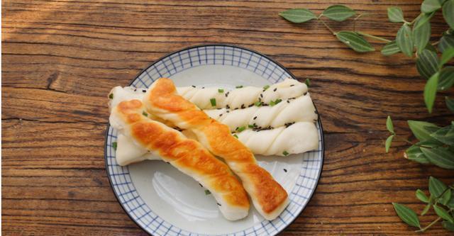 好吃的水煎花卷,拧一拧转一转煎一煎,5分钟出锅