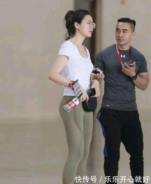 搭配 耐人寻味的打底裤搭配出全新感觉,有型有款的身姿,凸显气质!