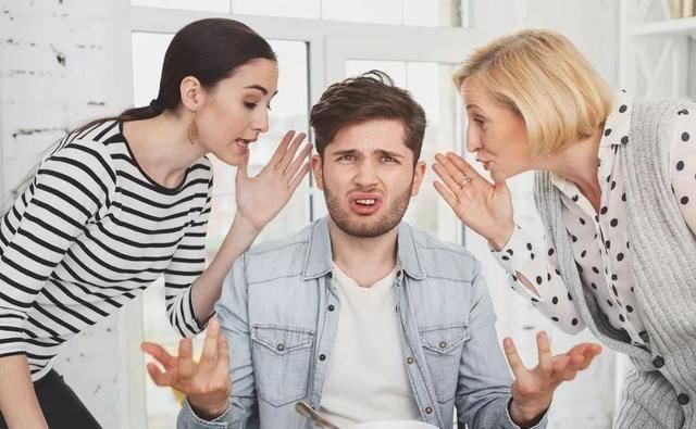 媳妇|70岁老人生病被媳妇送到女儿家，含泪说“20年前月子仇还记恨”