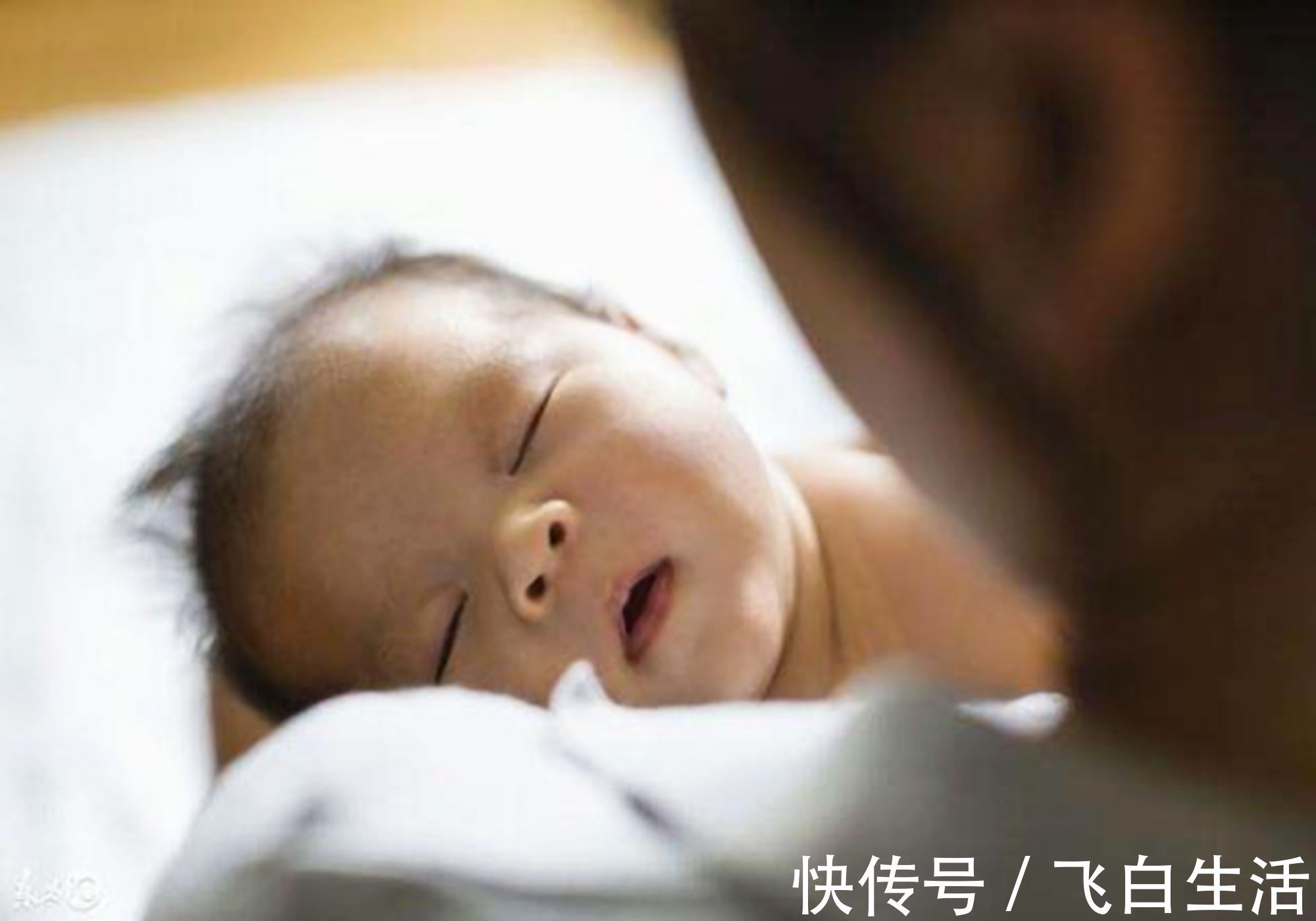 睡着|宝宝睡觉后的这些小动作，可能是体质较差，妈妈要及时“挽救”