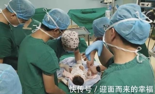 邵逸夫|洗澡时滑倒!7月大胎儿从双腿间滑出,20岁女愣住:这是我生的?