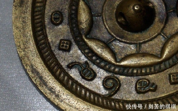 花纹展|民间发现一面“照妖镜”,反射影像让人惊奇,学者古代黑科技