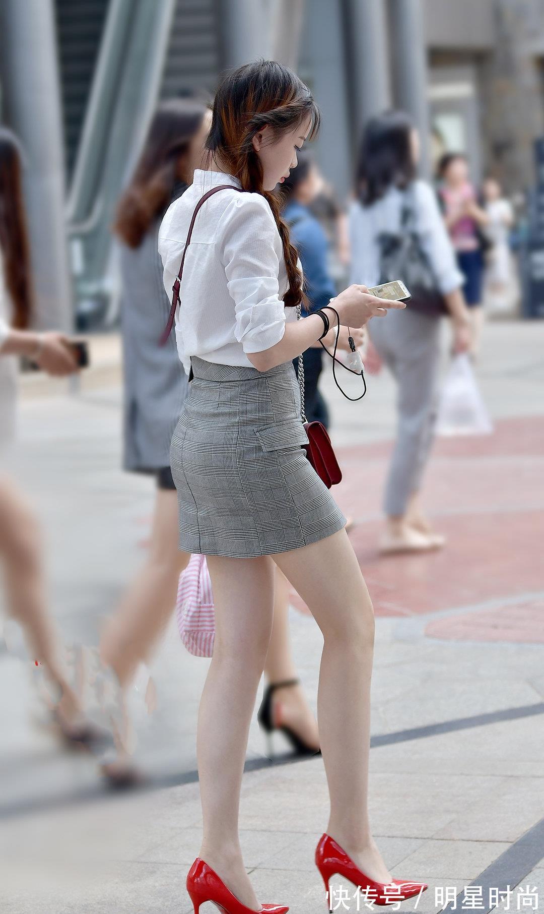 淑女范 时尚穿搭:白色衬衫,搭配包臀短裙+红色鞋,尽显淑女范