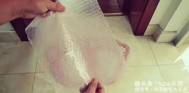 网购|老婆将快递里的“气泡垫”放在厕所里，一年能省上百块，太聪明了