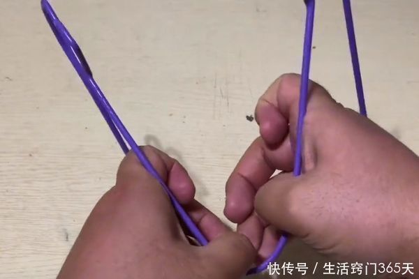 废旧衣架剪一剪折一折,用途真是厉害了,解决了很多家庭的烦恼