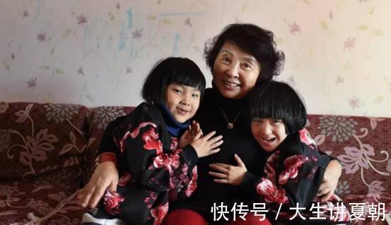 高龄|退休金过万，60岁失独母亲冒死生下双胞胎，10年过去，她却后悔了