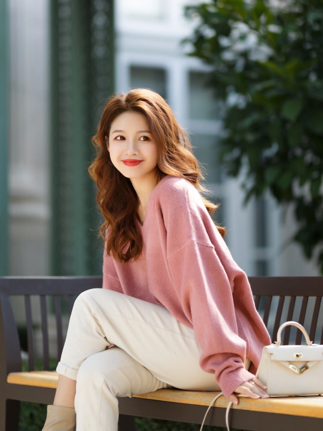 小姐姐 冬天降温了毛衣怎么穿？这几个搭配方法，让你秒变温柔小女人！