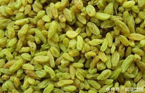 50岁后睡前常吃“葡萄干”，3大好处“找上你”，养生更长寿