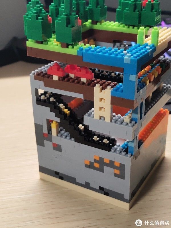 有意思的小颗粒积木——像素屋“矿洞世界”夜灯笔筒试玩
