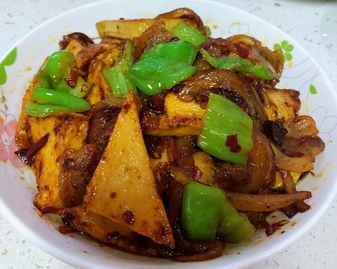 家常下饭菜谱，干锅千叶豆腐，比肉好吃，超下饭，今晚米饭不够吃