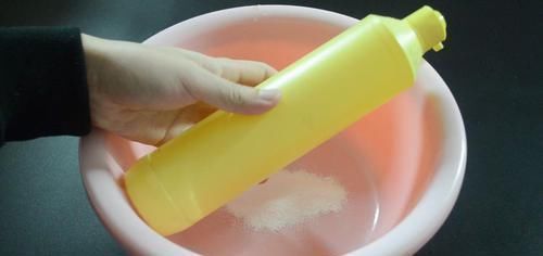 毛巾脏别再洗衣液洗, 洗的时候加一点它, 洗完毛巾就跟新的一样干净