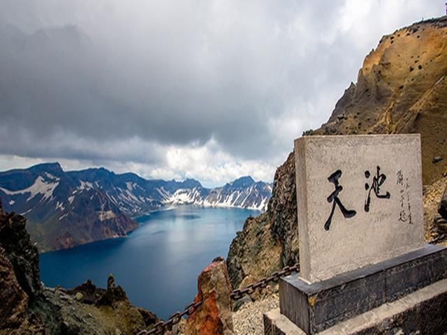 东北最美的湖泊，被16座山峰环绕，还是中国最大火山湖！