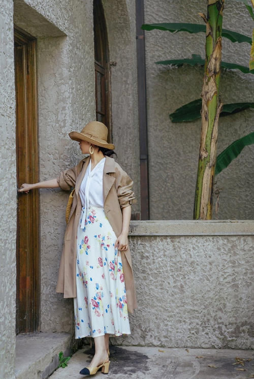 又被三木的早春穿搭圈粉了，“风衣＋裙子”优雅又洋气，值得参考