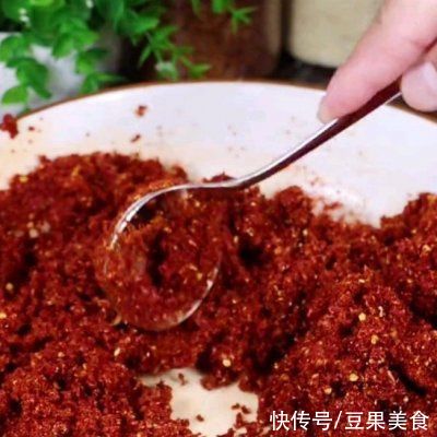 好吃|辣椒油这么做，又红又香又好吃