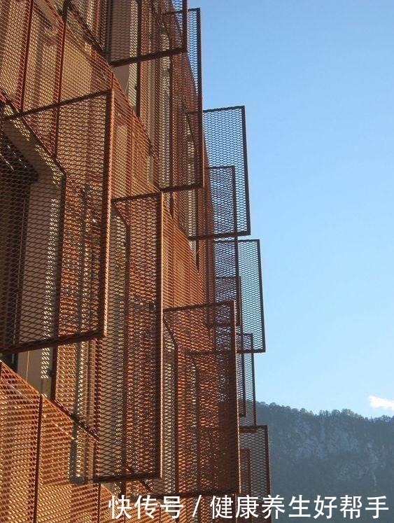 小区|打开是阳台，关上就是一面墙，外国小区整栋楼装隐形阳台太漂亮了！