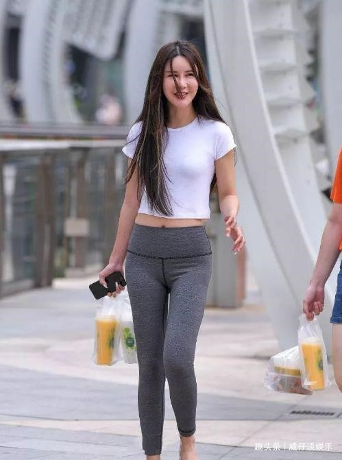 自信感 打底裤衬出美丽的自信感,彰显自信从容魅力