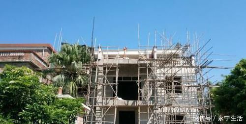 打工仔|打工仔回农村18万建房、8万装修,12米宽的大门被邻居们指指点点