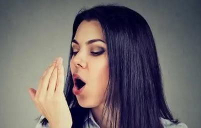 肝脏不健康的人,一般5个表现在脸部,看看自己是吗?