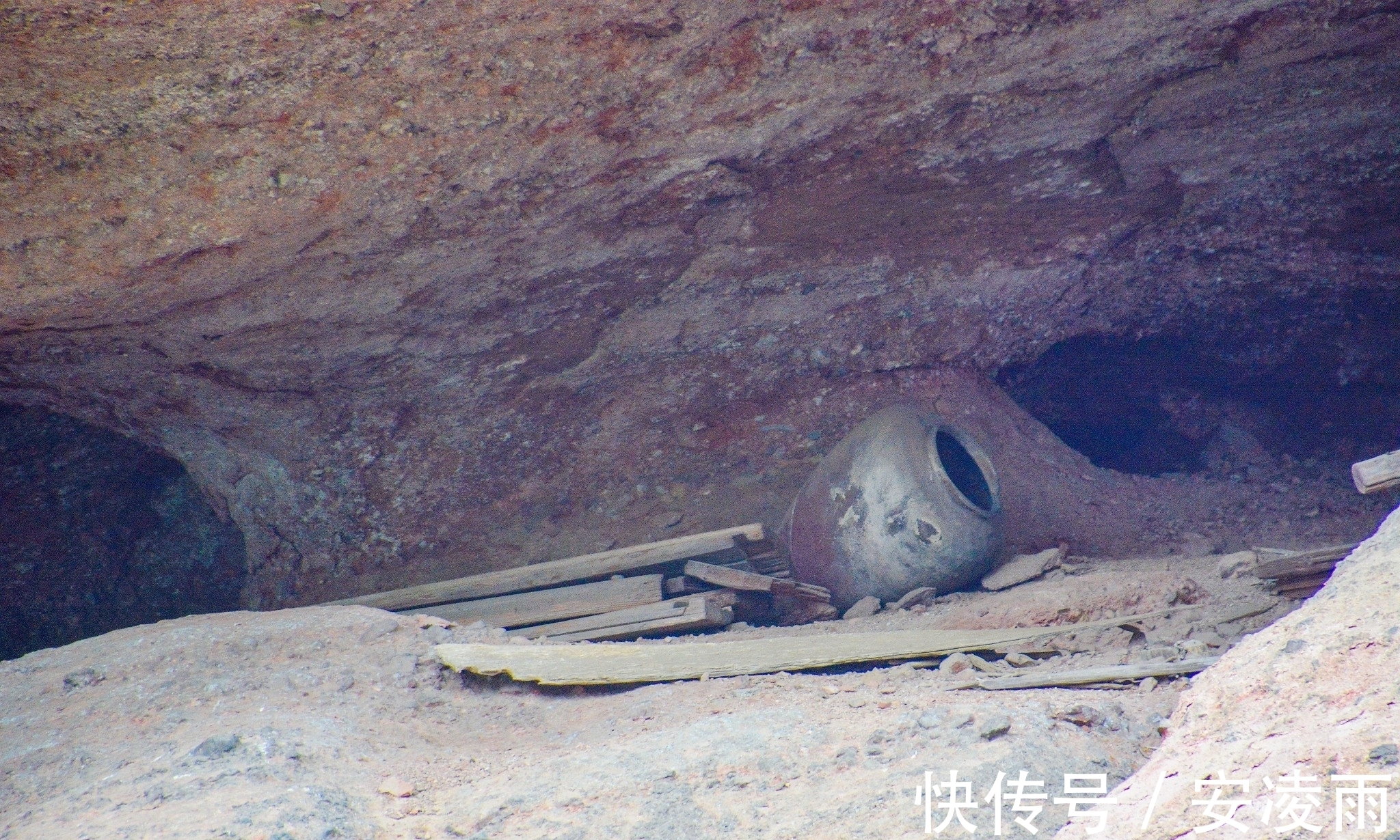 悬崖峭壁|道教祖庭龙虎山“千年悬棺之谜”，曾悬赏百万，至今无人破解