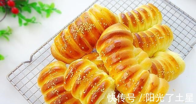 自制面包不松软，试试这个配方一次发酵绵软拉丝，三天也不硬！