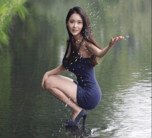 裙子 小姐姐会轻功水上漂还是体重太轻了呢，这谁看明白了