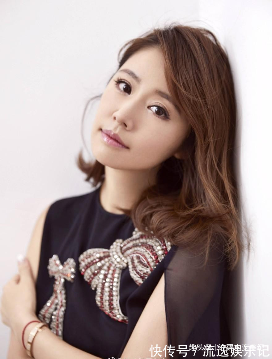 女性 奔五的女人尽量别留长发、烫卷发,推荐这5款发型,太减龄了