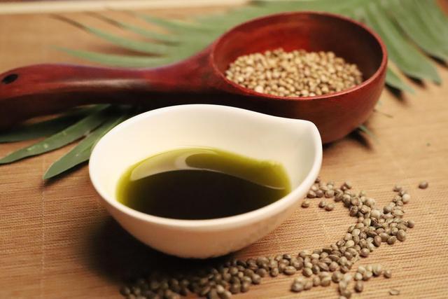 火麻油|一种水是“天然清道夫”,肠道堵,喝了就排空垃圾,便秘不再来