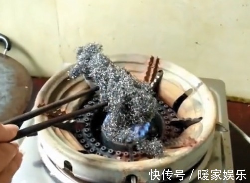 钢丝|钢丝球放在火上烤1分钟，解决了千家万户的难题，学会受用一生！