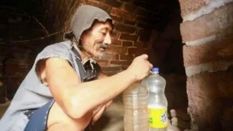 牛诗静:先祖曾是清朝状元,为保护状元府,他如今靠着救济生活