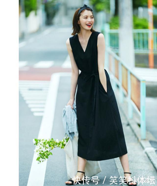 优衣库啥时候这么贴心了瞧日系“宅家穿搭”，基本款照样很时髦