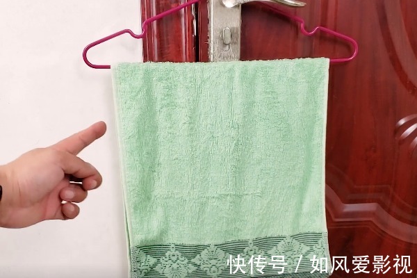 晚上睡觉前,一定要在门上挂一条毛巾,作用真厉害,学会受用一生