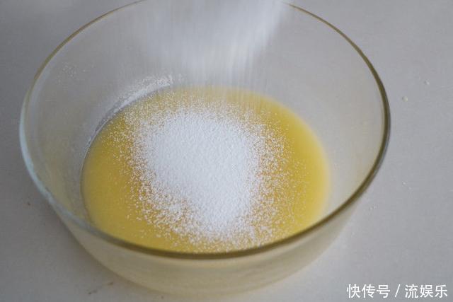 做法比馒头简单，味道比煎饼好吃的饼干，面粉加鸡蛋，香酥又管饱