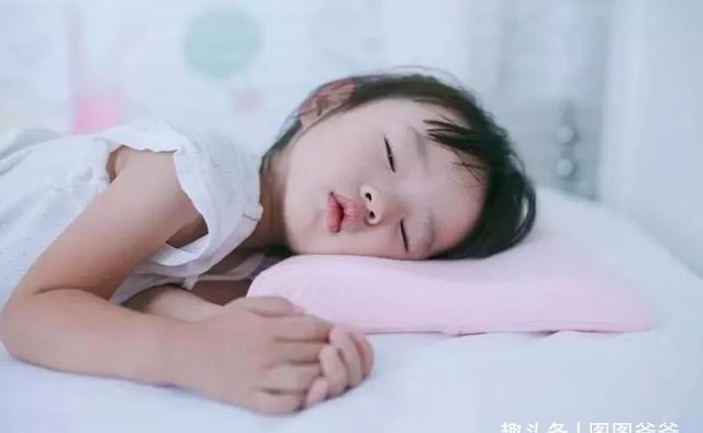 睡眠质量|宝宝几个月开始可以睡整觉?给孩子养成4个好习惯,睡得好身体壮