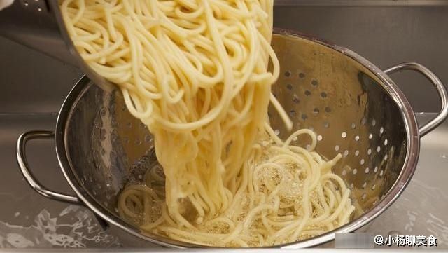 关键|意大利面好不好吃，放什么油是关键，很多人用错了，难怪不好吃