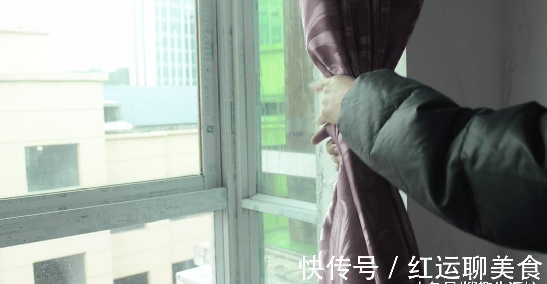 塑料瓶|才知道窗帘旁放个塑料瓶的好处, 真是太实用了, 家家户户都用得到