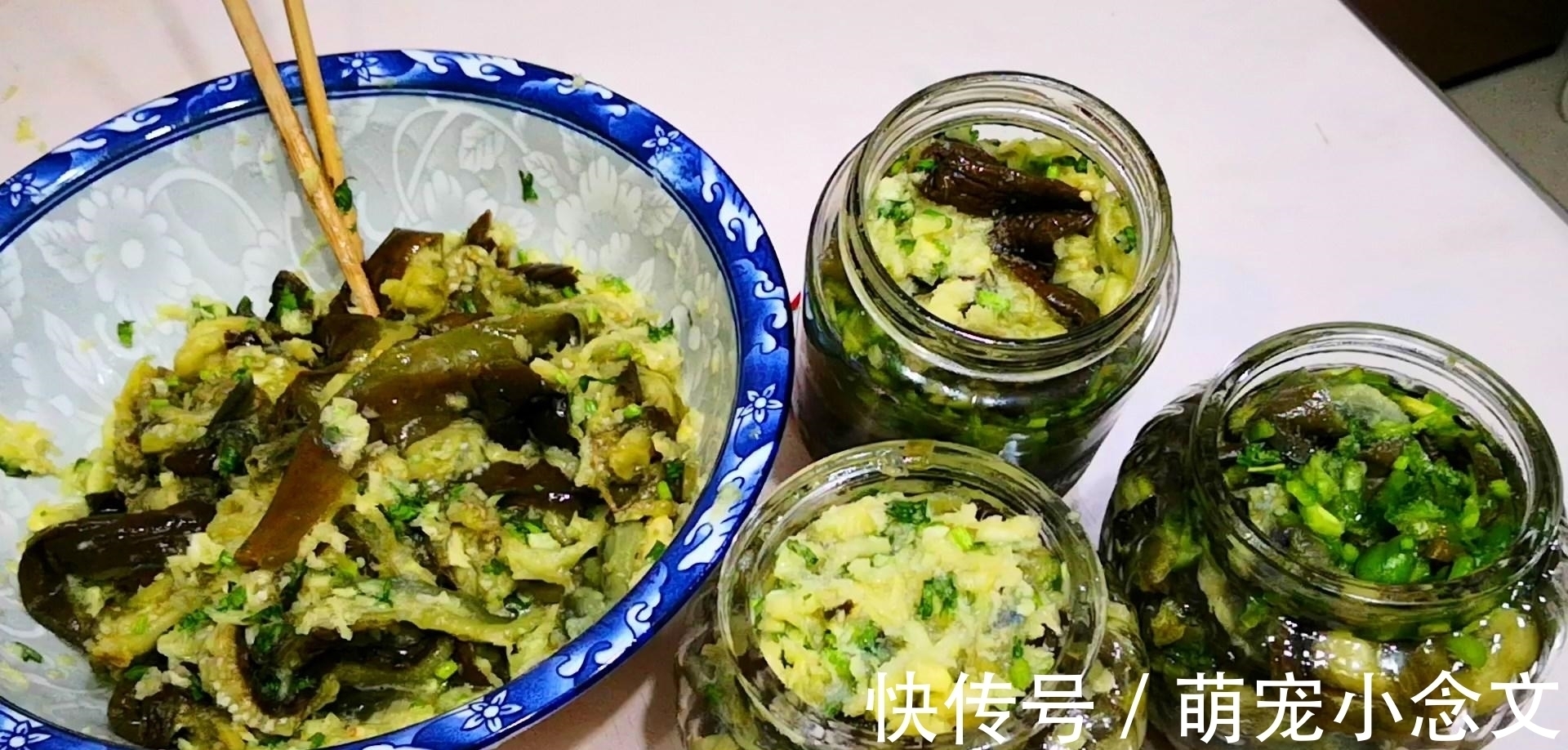 入秋后,遇到此菜我从不手软,5块钱买10斤,腌好后冬天吃特香!