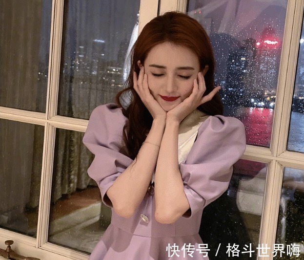 娃娃领|徐璐美颜开得也太过,差点让人认不出,多亏秀出了“漫画腿”!