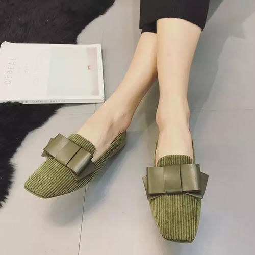 开春还在穿小白鞋？细高跟都out了，现在流行这几款