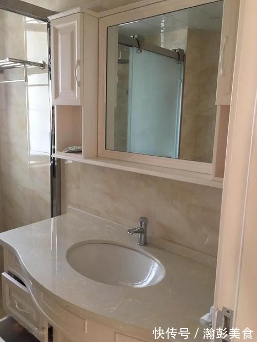 新房|参观同事家新房,全屋贴瓷砖,还把冰箱放在阳台的,头一次见啊