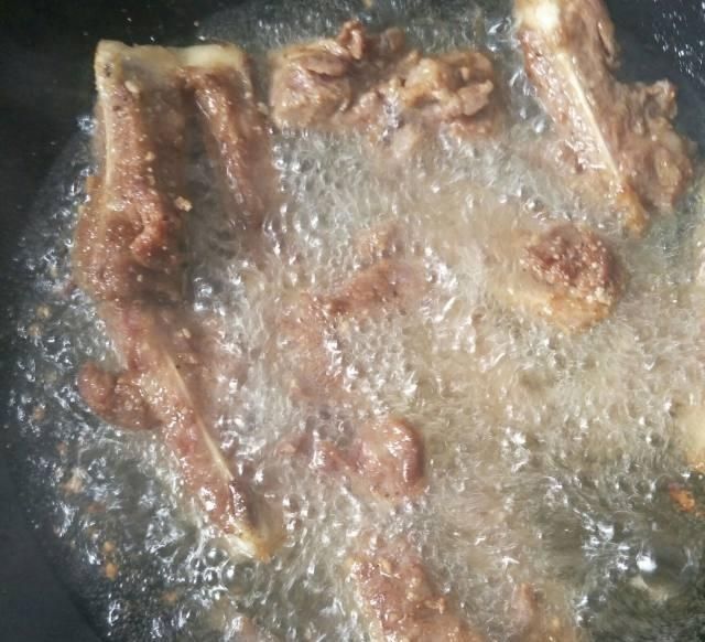 金牌蒜香骨,香酥可口,特别美味,不亚于外面的餐馆