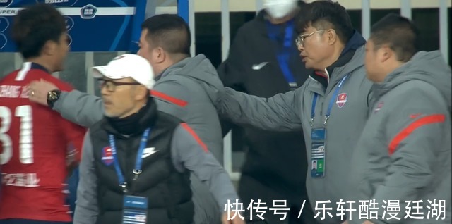 重庆队|欠薪逼平申花，大摩托拒绝出场，张外龙“整活”难为无米之炊