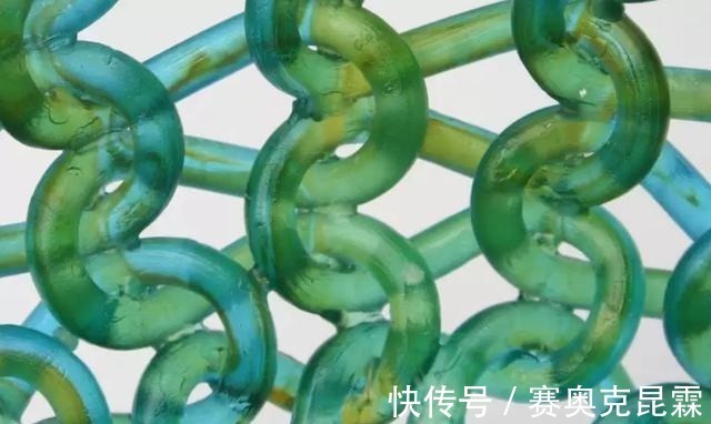 色彩#她是用玻璃雕塑“织毛衣”的第一人,这质感极其逼真!手太牛逼了