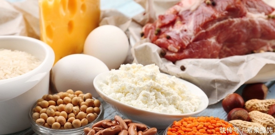 多喝水|尿酸高的人,多吃3类食物,排出多余尿酸,肾脏或许感谢你